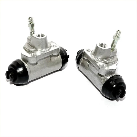 Silver metal 13/16 rear wheel brake cylinder with black rubber caps and threaded fittings for nissan atlas ud condor