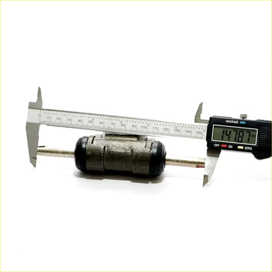 13/16 rear wheel brake cylinder for Toyota Hilux 1978-1983 metallic with black caps measured 14.787 mm by caliper