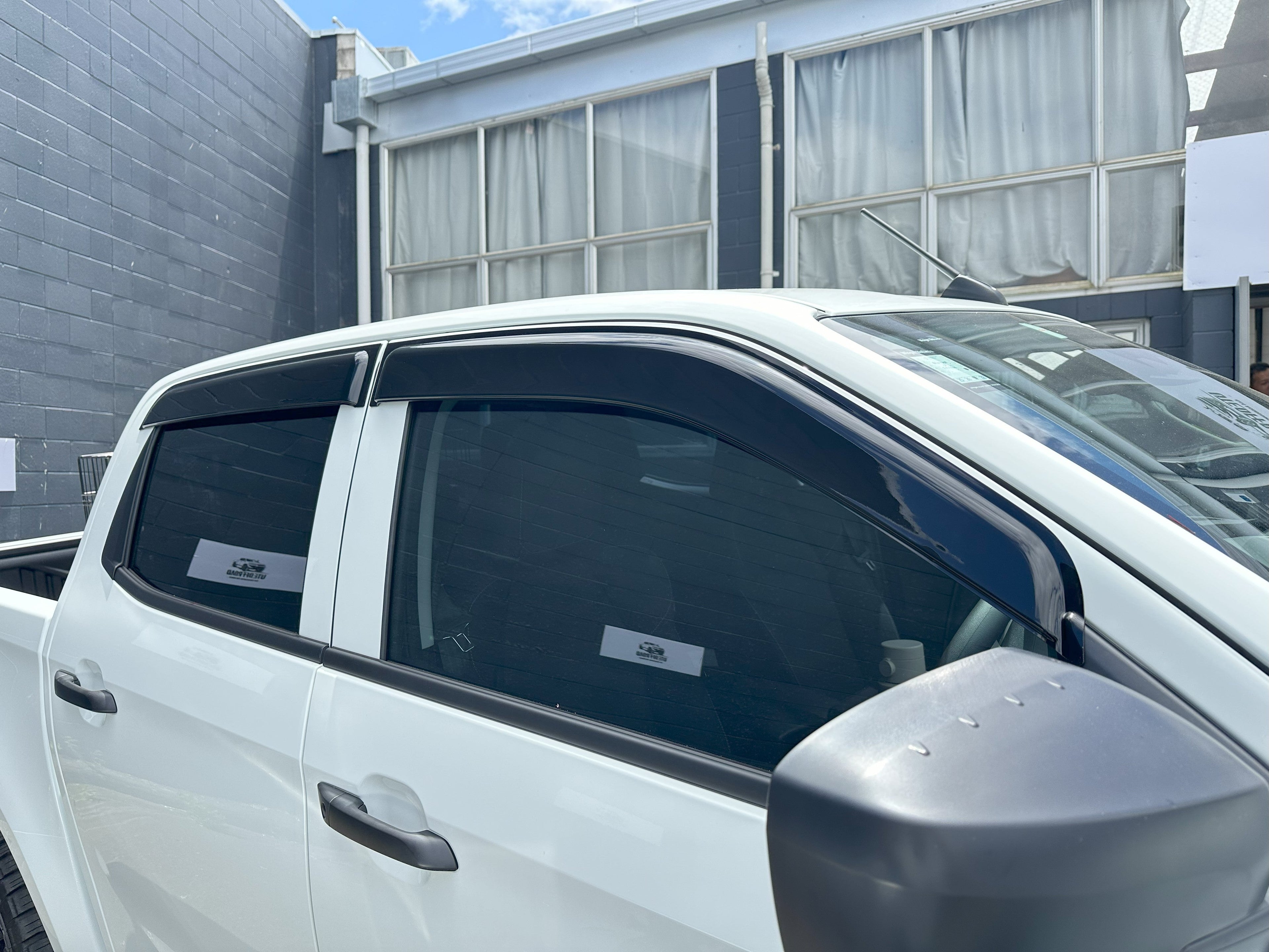 DOOR VISORS/ WINDOW MONSOONS Weather Shields Isuzu D-max 2021-2023