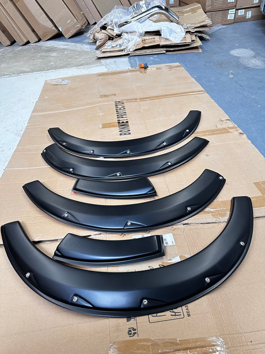 Fender Flare Toyota Hiace 2005-2019 Bolt Style Matte Black