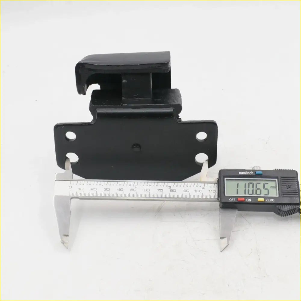 Front Engine Mount Insulator for Datsun Nissan 720 SD23 SD25 1980-1986