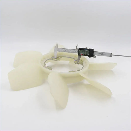 Off-white plastic radiator cooling fan blade with metallic mounting ring for toyota hilux revo 2015-2020