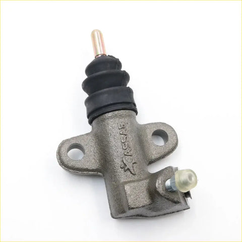 Gray cast iron 3/4 clutch cylinder with black rubber boot and brass piston rod for nissan d21 navara 1986-2008