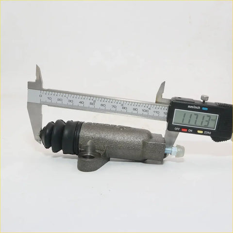 Gray metallic 3/4 clutch cylinder with black rubber boot and threaded bolt for Nissan D21 Navara King Cab 1986-1997