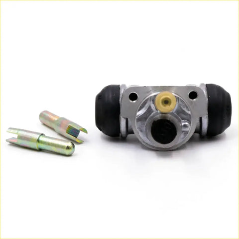 Silver metallic 3/4 inch rear wheel brake cylinder with black rubber caps and yellow center for nissan datsun 720 d21 navara