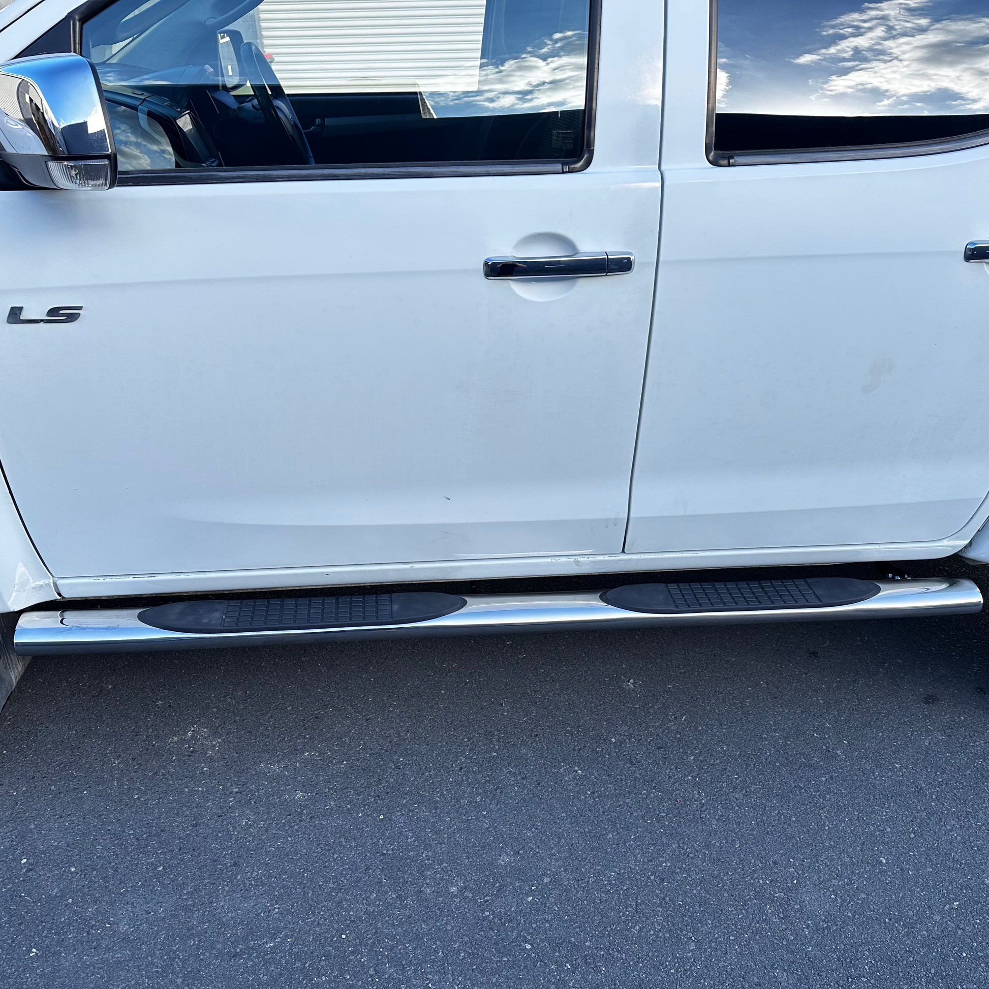 4‑inch Oval Stainless Steel Running Board for D‑Max Double Cab