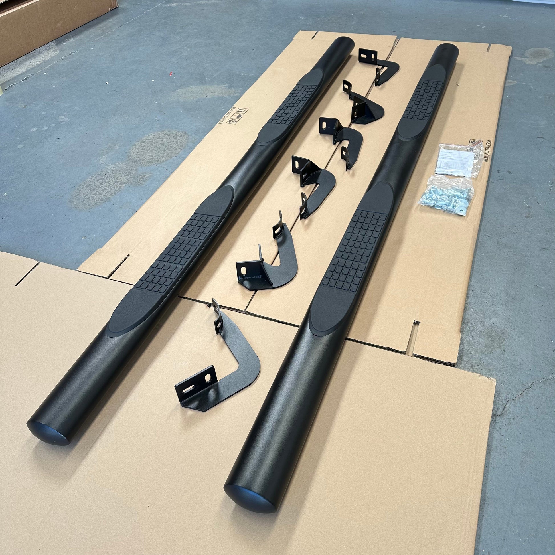 4‑inch Oval Tube Running Board Black Stainless Steel Hilux