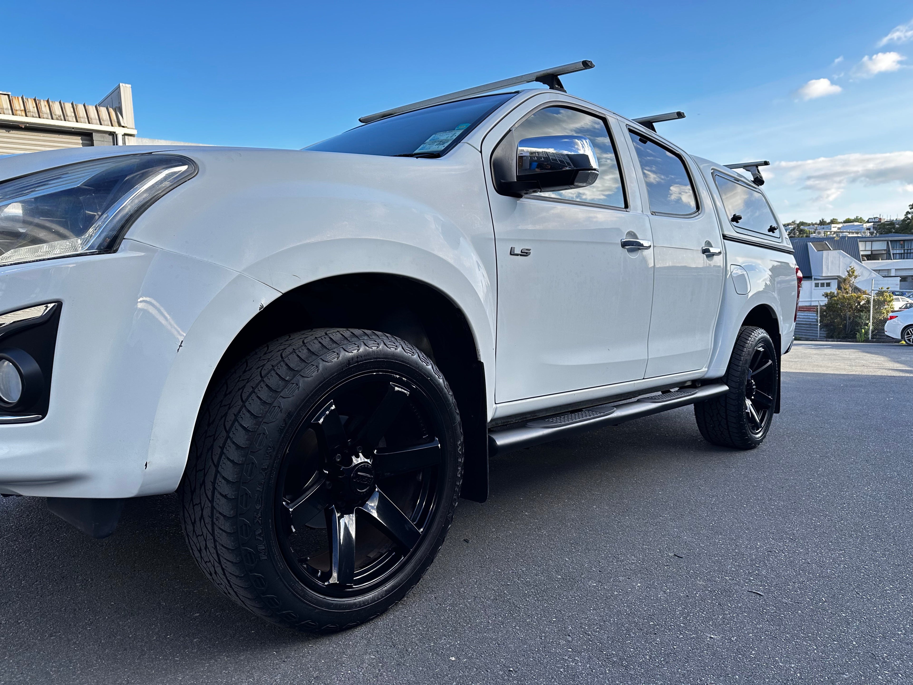 Running Board 4 inch Oval Tube Stainless Steel D-Max 2012-2020 Double Cab