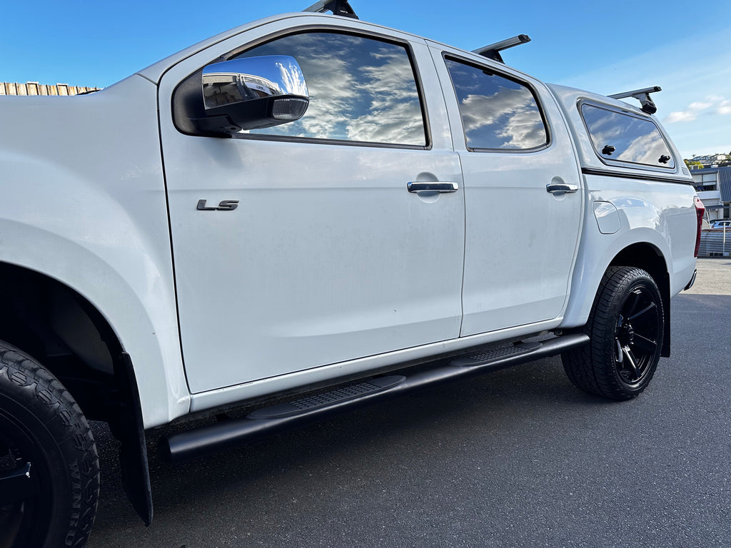 Running Board 4 inch Oval Tube Black Stainless Steel D-Max 2021-2023 Double Cab