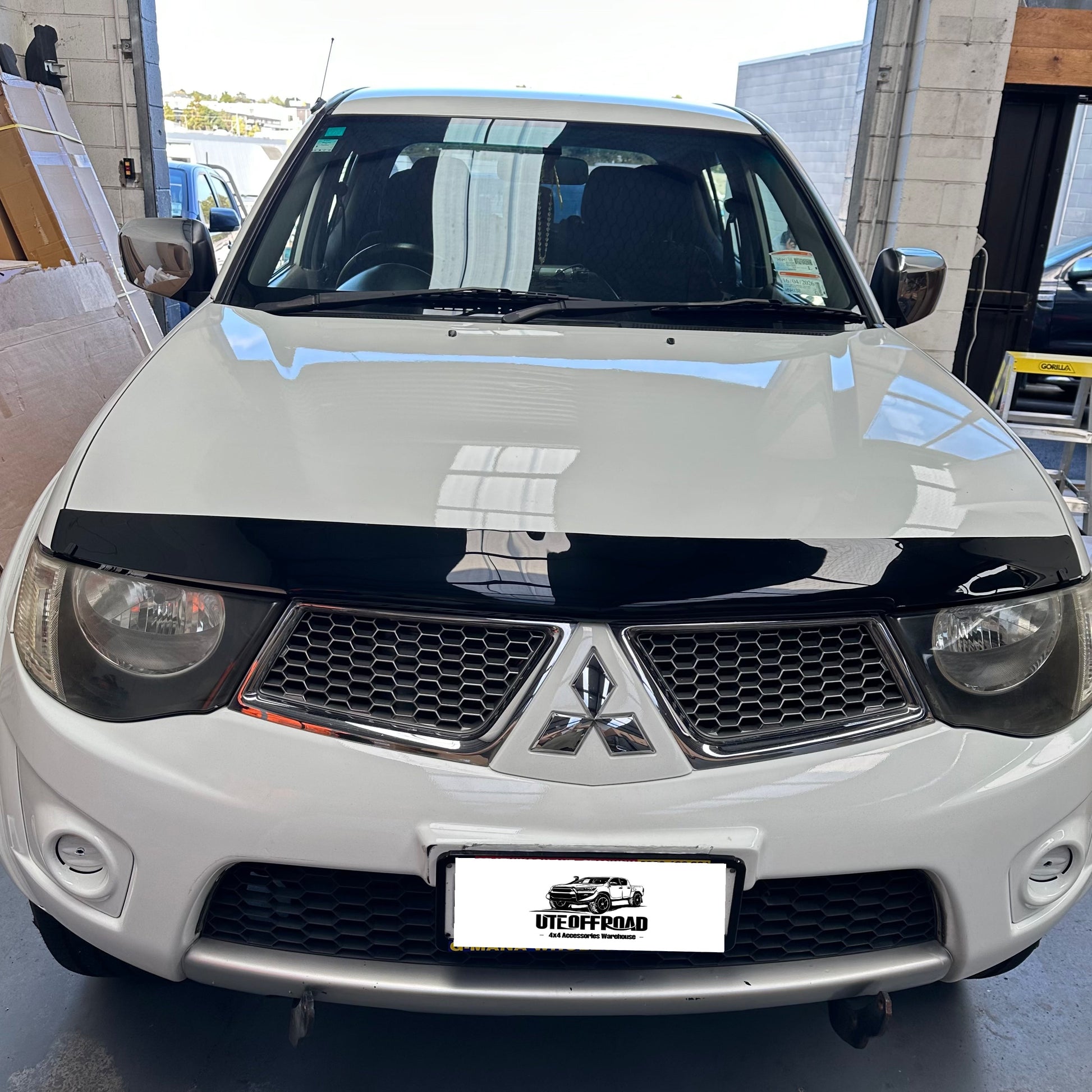 Bonnet Guard Protector Stone Mitsubishi Triton 2005-2015