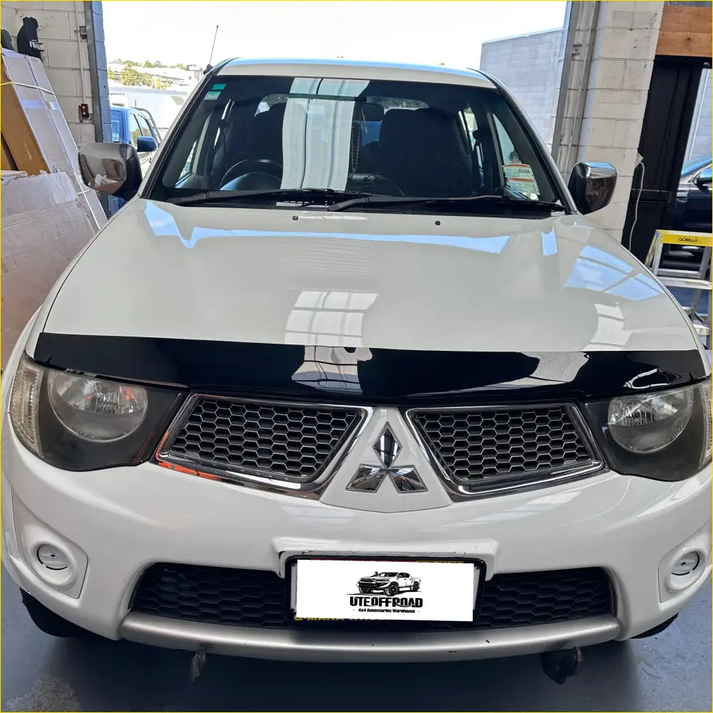 Bonnet Guard Protector Stone Mitsubishi Triton 2005-2015