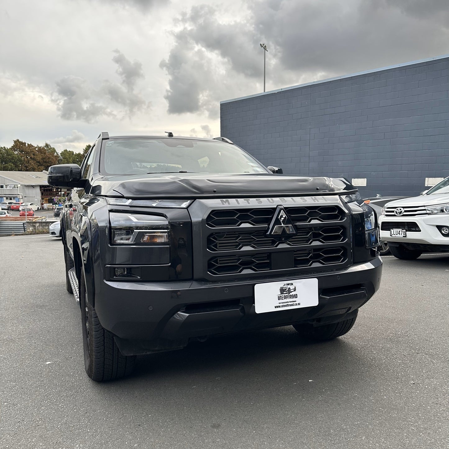 Bonnet Guard Protector Stone Mitsubishi Triton 2024+