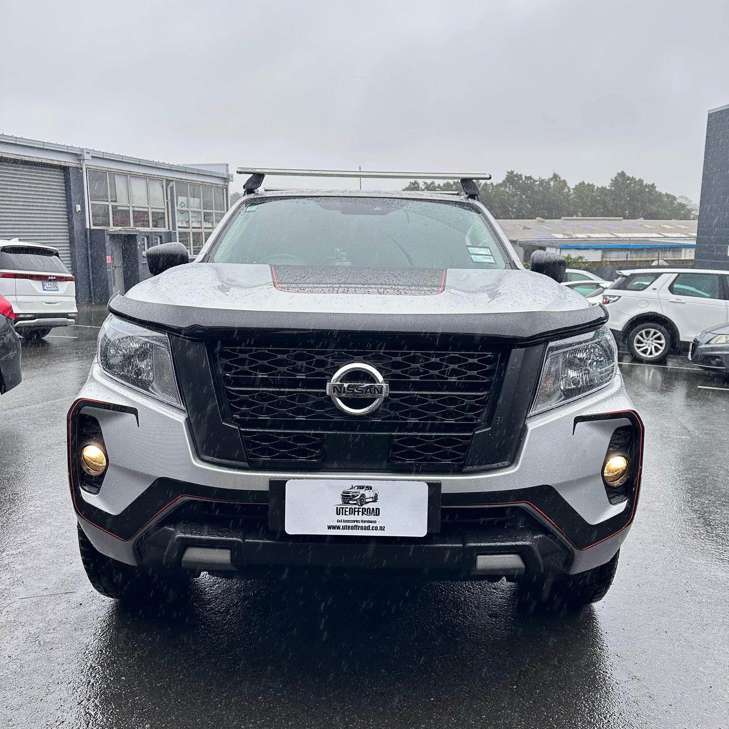 Bonnet Guard Protector Stone Nissan Navara 2021-2025