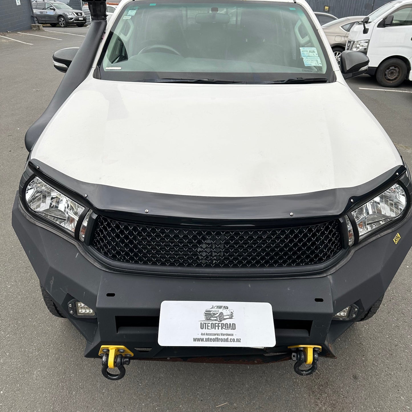 Bonnet Guard Protector Stone Toyota Hilux 2015-2020