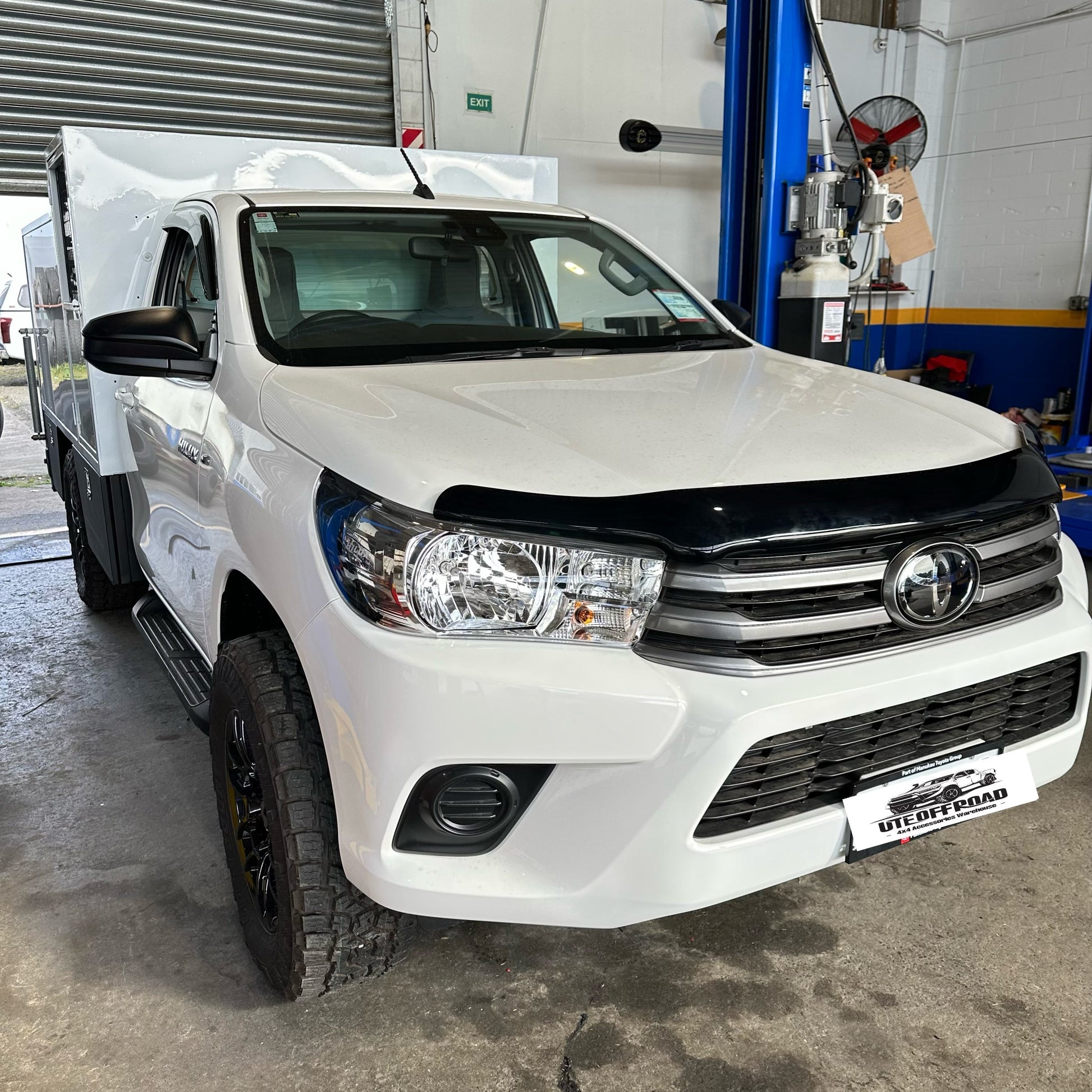 Bonnet Guard Protector Stone Toyota Hilux 2021+