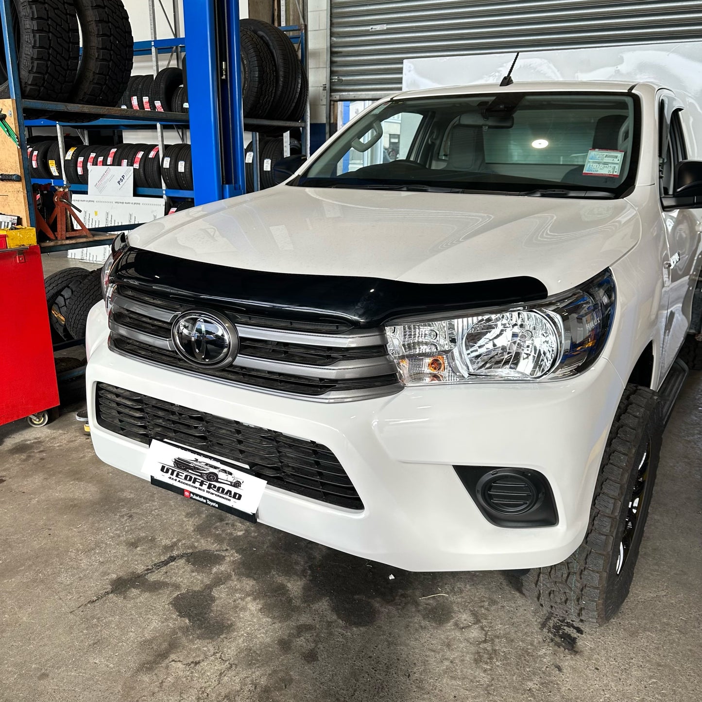 Bonnet Guard Protector Stone Toyota Hilux 2021+