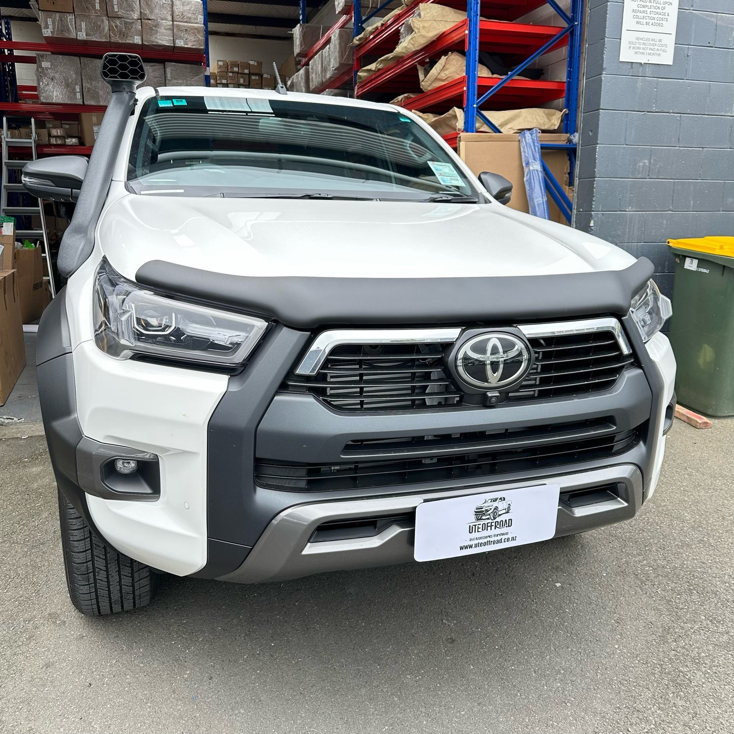 Bonnet Guard Protector Stone Toyota Hilux 2021+ Matte Black