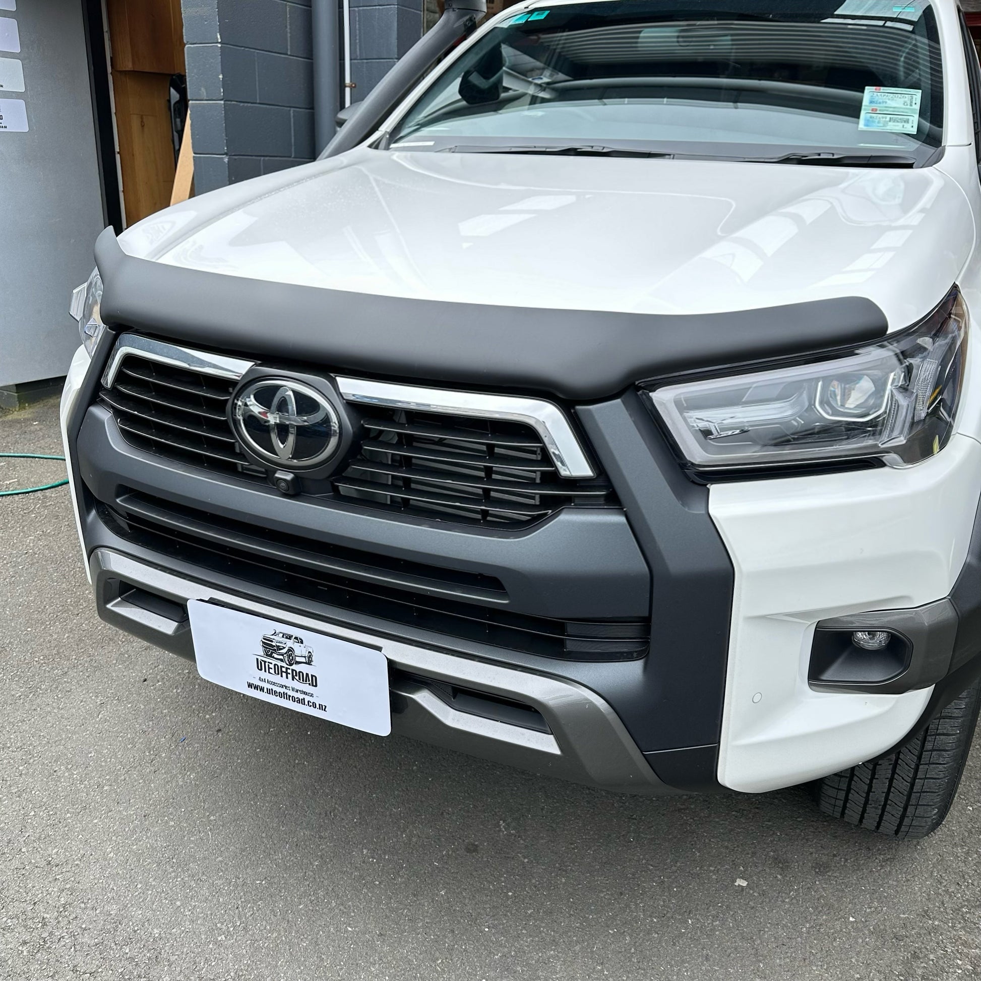 Bonnet Guard Protector Stone Toyota Hilux 2021+ Matte Black