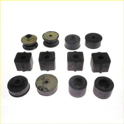 Black rubber cabin mounting bushings with some wear for mitsubishi triton l200 strada 1996-2006