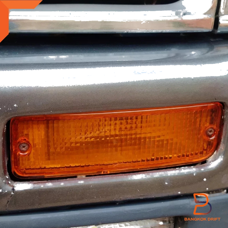 Toyota Hilux Amber Lens Bumper Side Turn Signal Lamp Light (1988-1997)