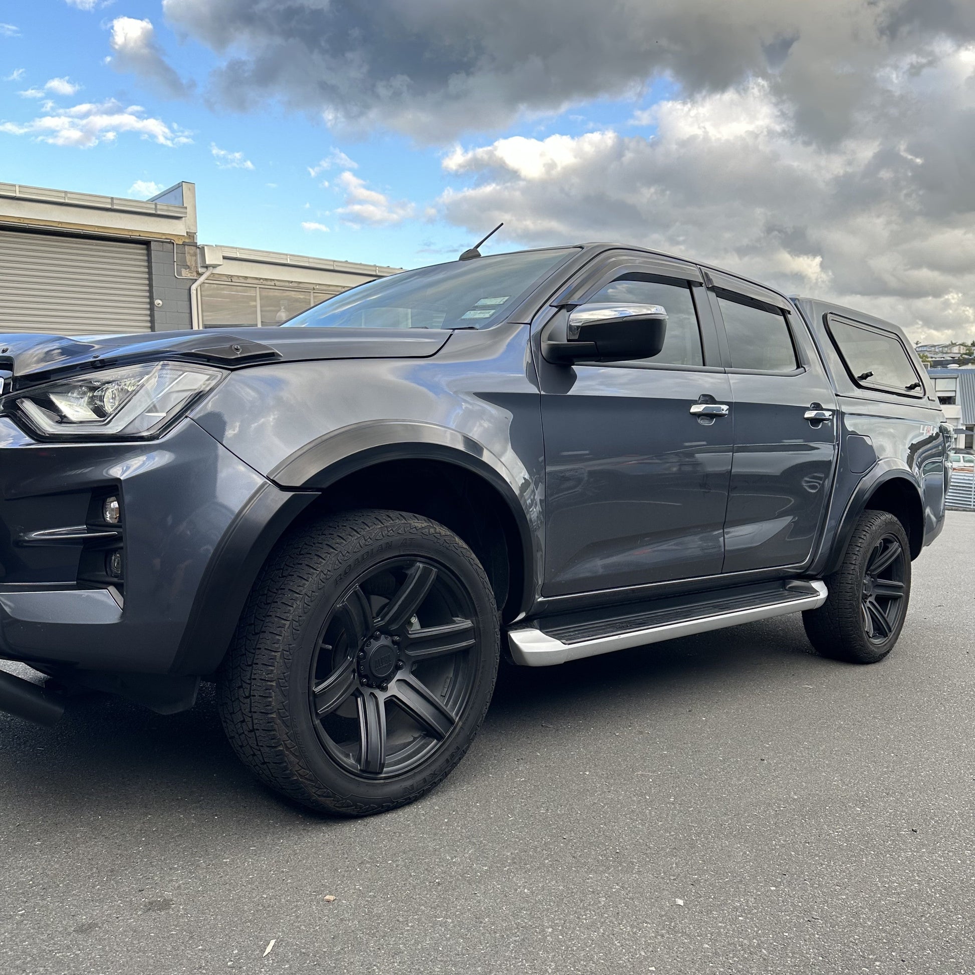 Fender Flare 4-Inch Isuzu D-Max 2021-2023 Smooth Style Matte Black