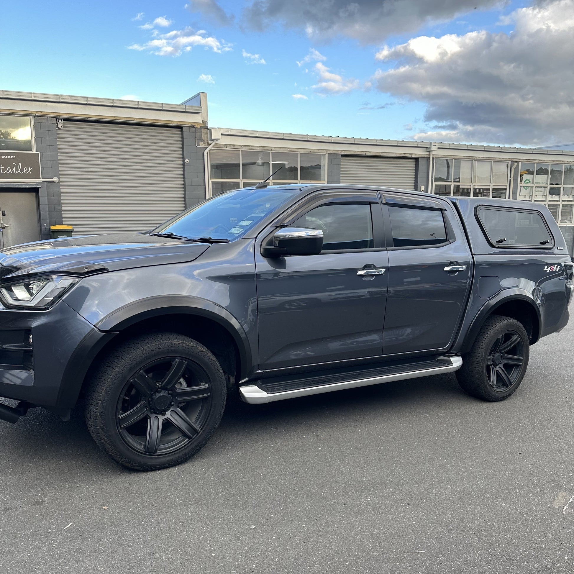 Fender Flare 4-Inch Isuzu D-Max 2021-2023 Smooth Style Matte Black
