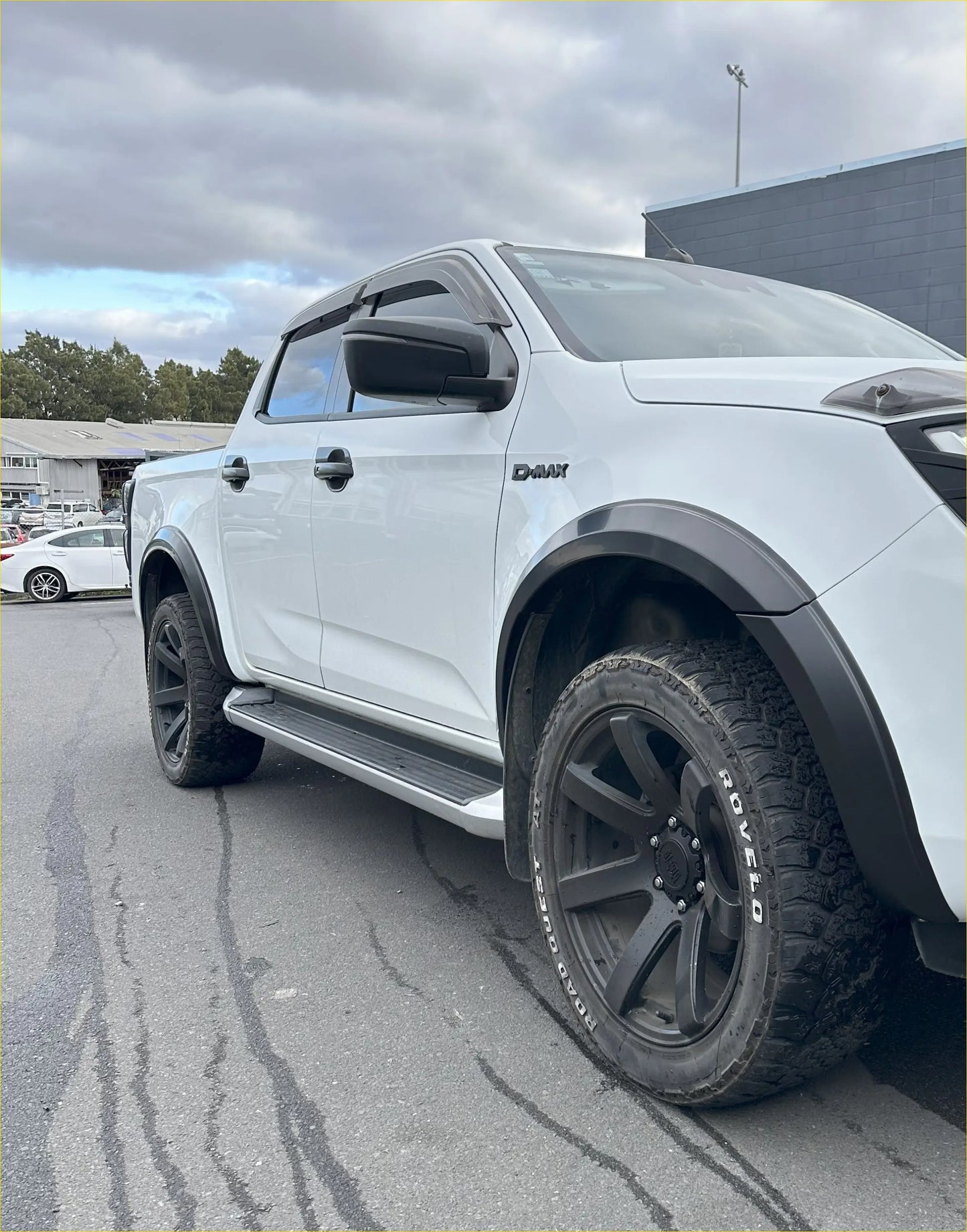 Fender Flare 4-Inch Isuzu D-Max 2024+ Matte Black