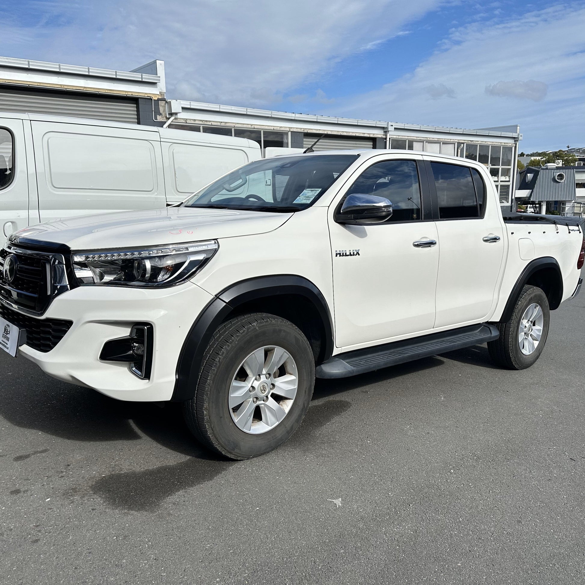 Fender Flare 4-inch Style Toyota Hilux Rocco 2018-2020 Matte Black