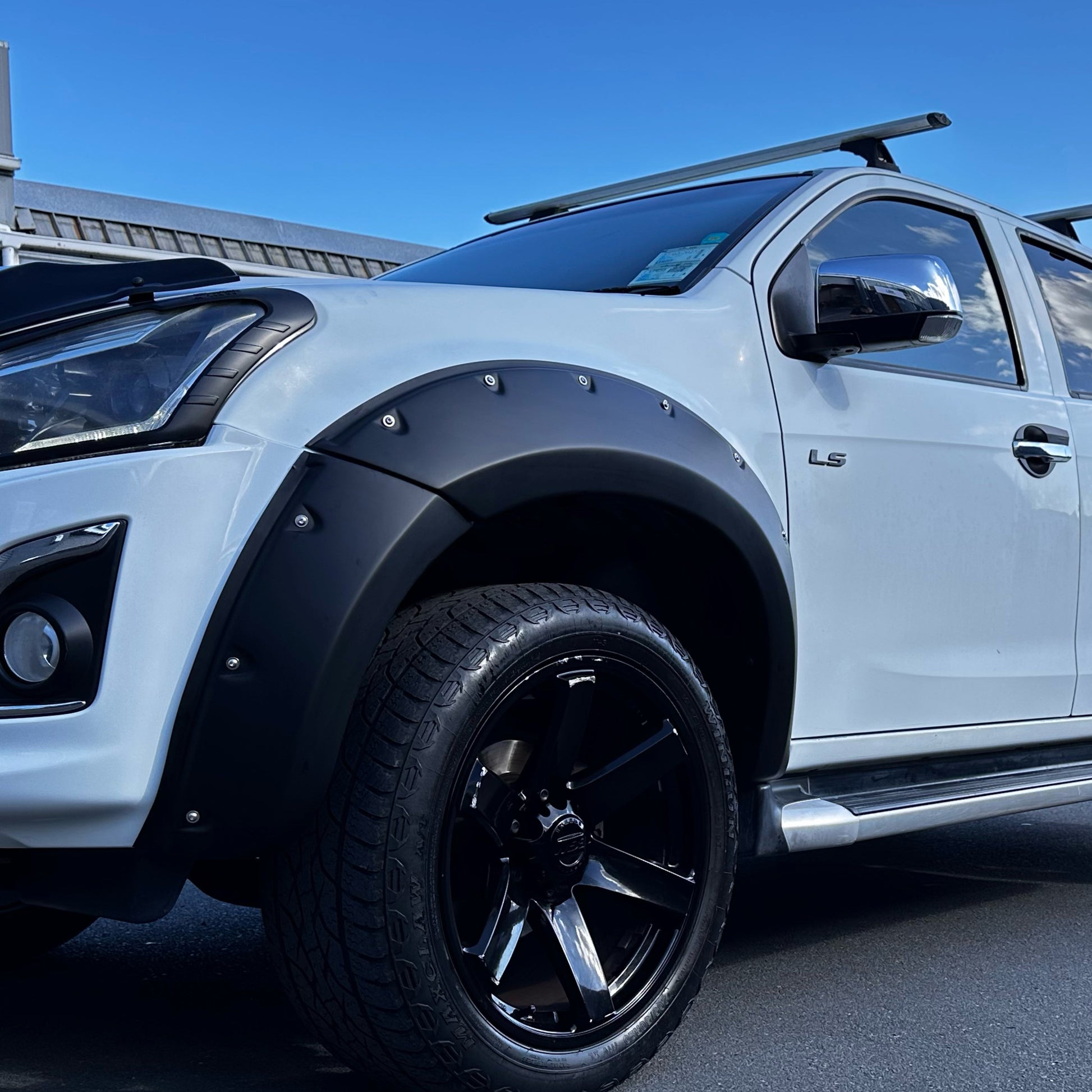 Fender Flare Isuzu D-Max 2016-2020 9-Inch Bolt Style Matte Black