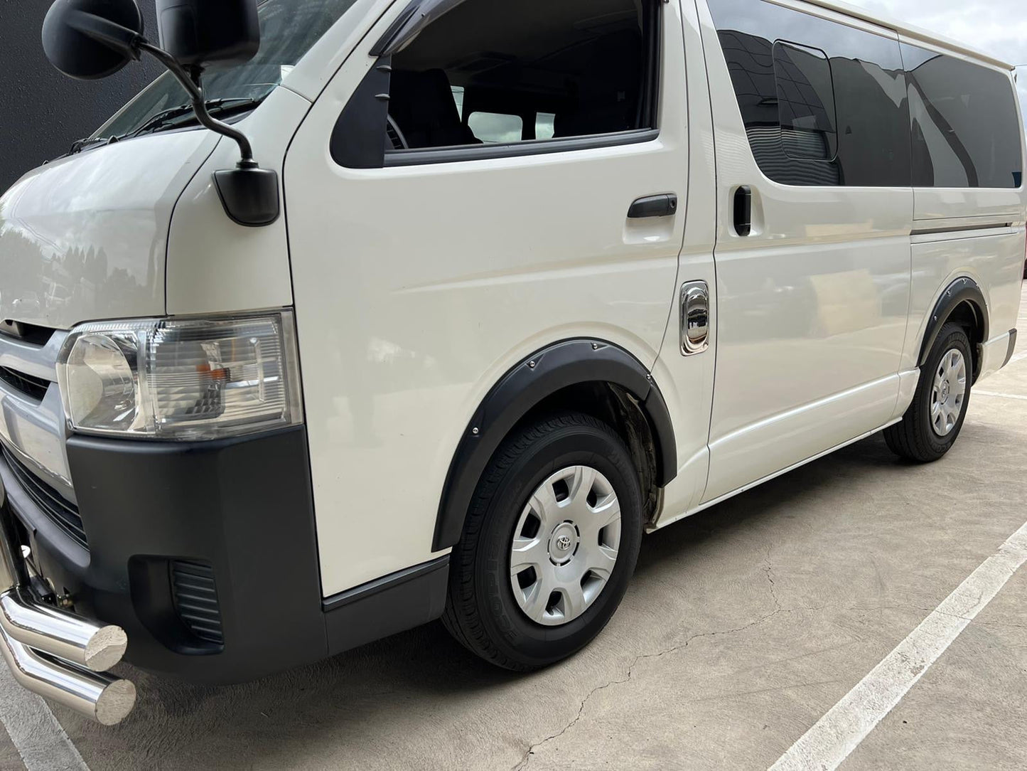 Fender Flare Toyota Hiace 2005-2019 Bolt Style Matte Black