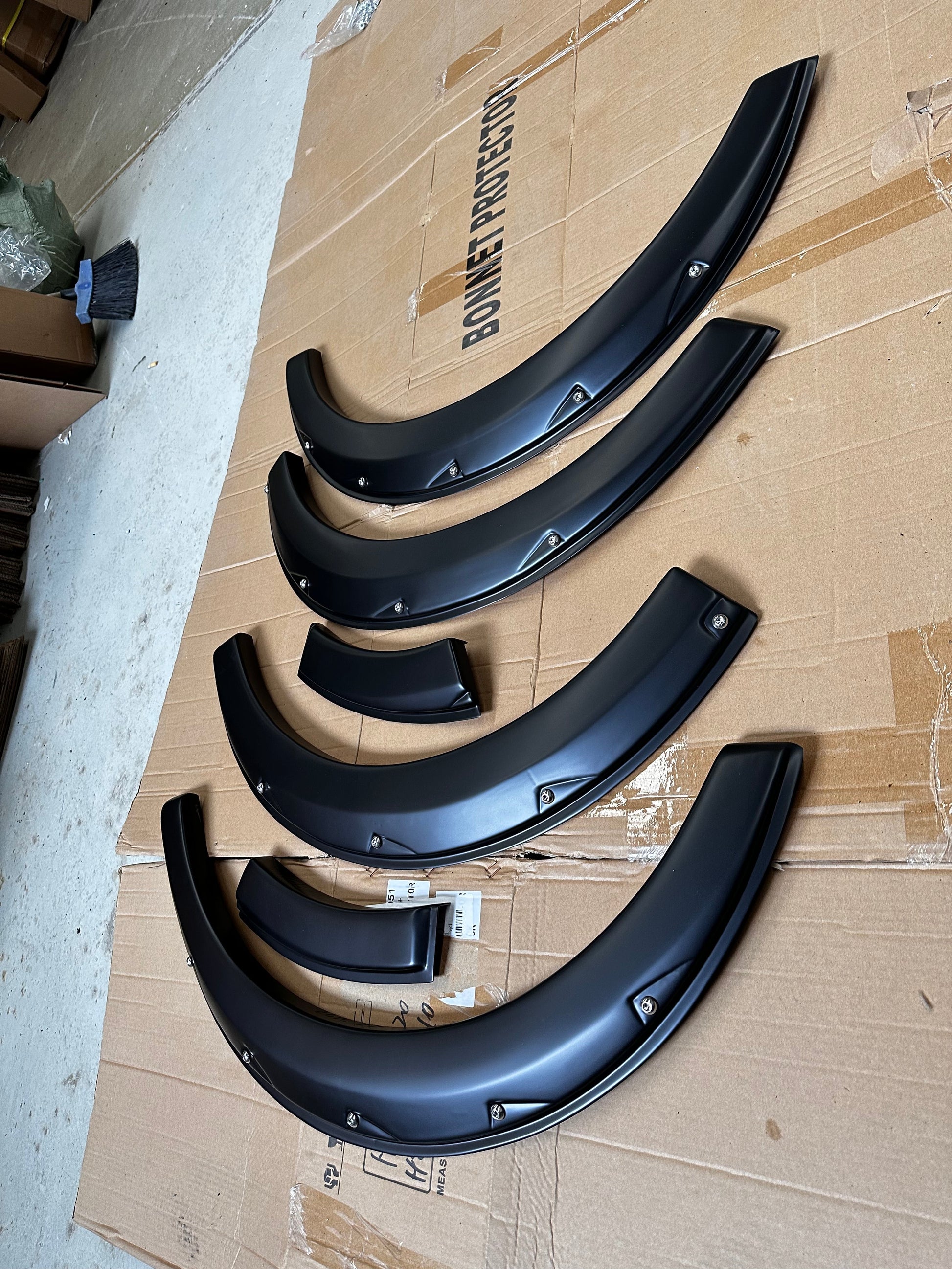 Fender Flare Toyota Hiace 2005-2019 Bolt Style Matte Black