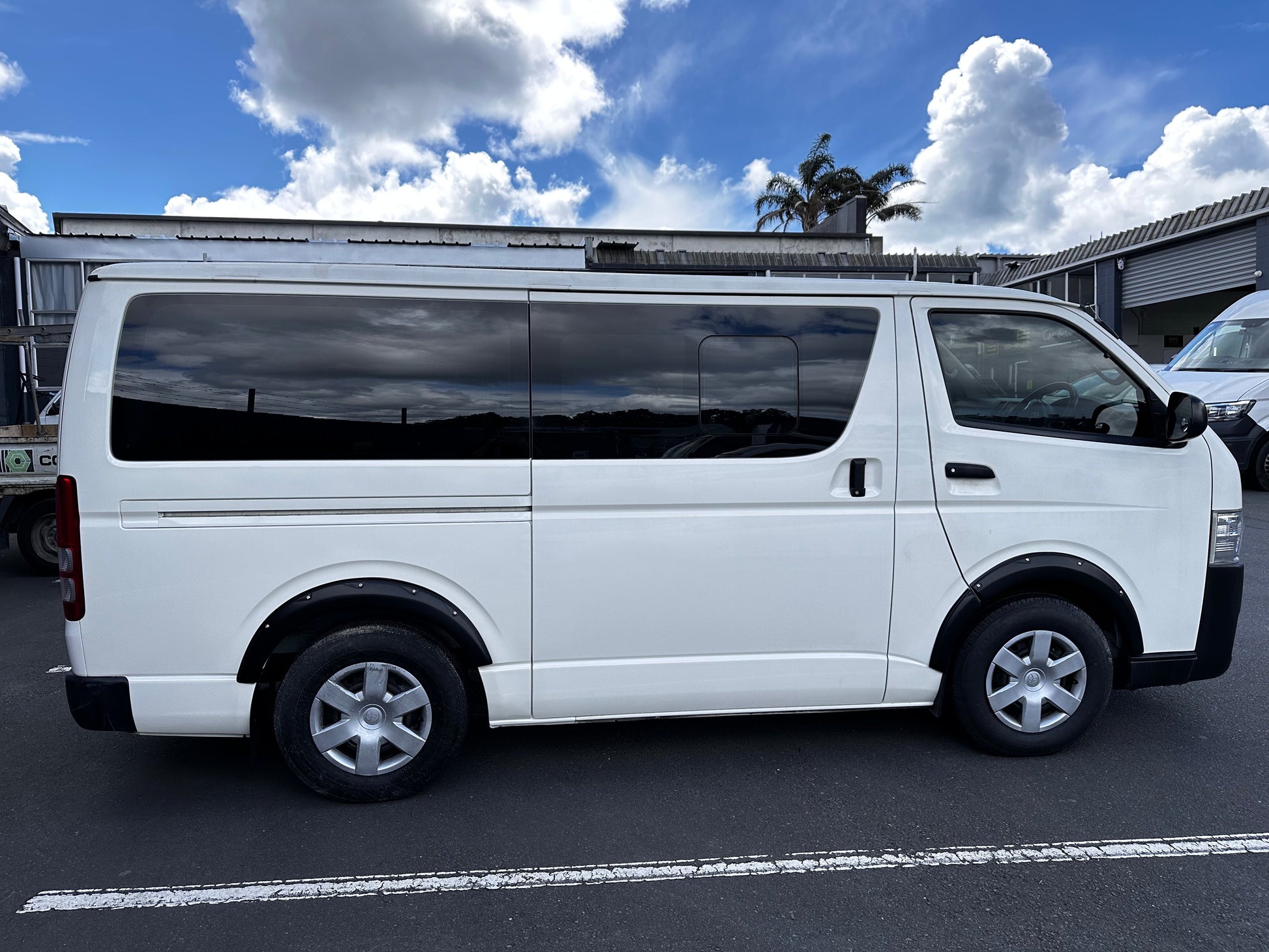 Fender Flare Toyota Hiace 2005-2019 Bolt Style Matte Black