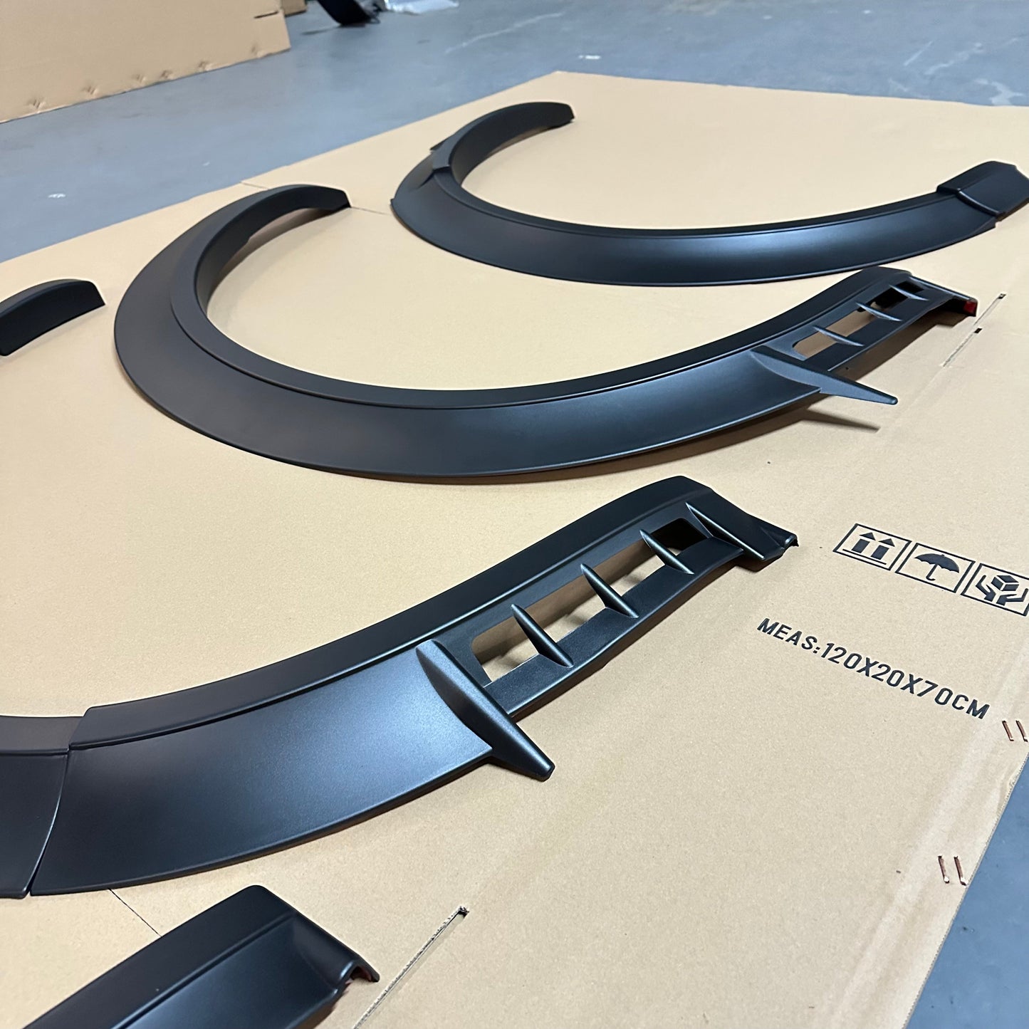 Fender Flare Toyota Hiace 2005-2019 New Sport Style Matte Black