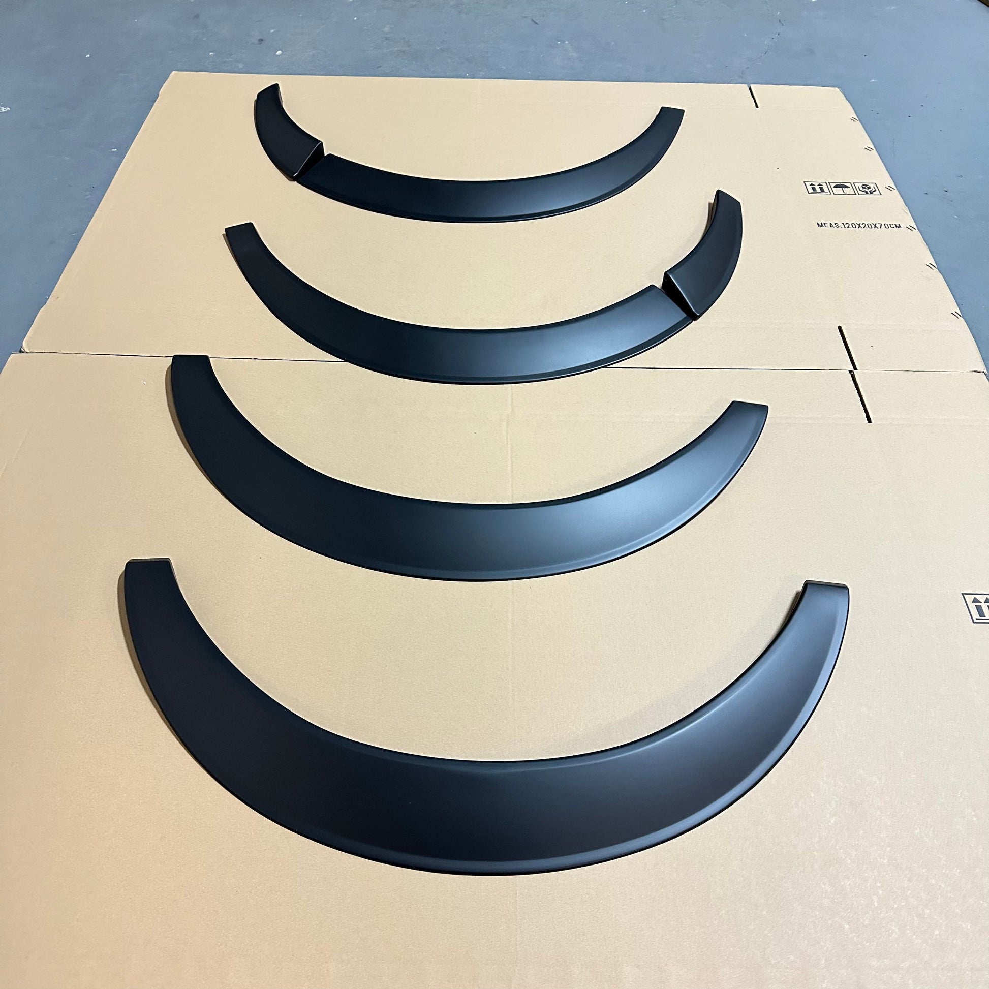 Fender Flare Toyota Hiace 2005-2019 Smooth Style Matte Black