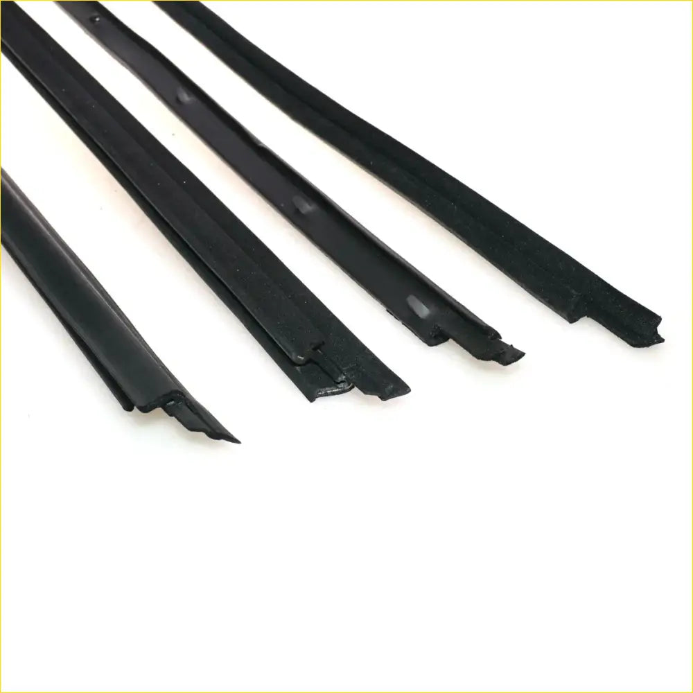 Front Door Belt Moulding for Nissan Navara D21/WD21 Pathfinder - Engine