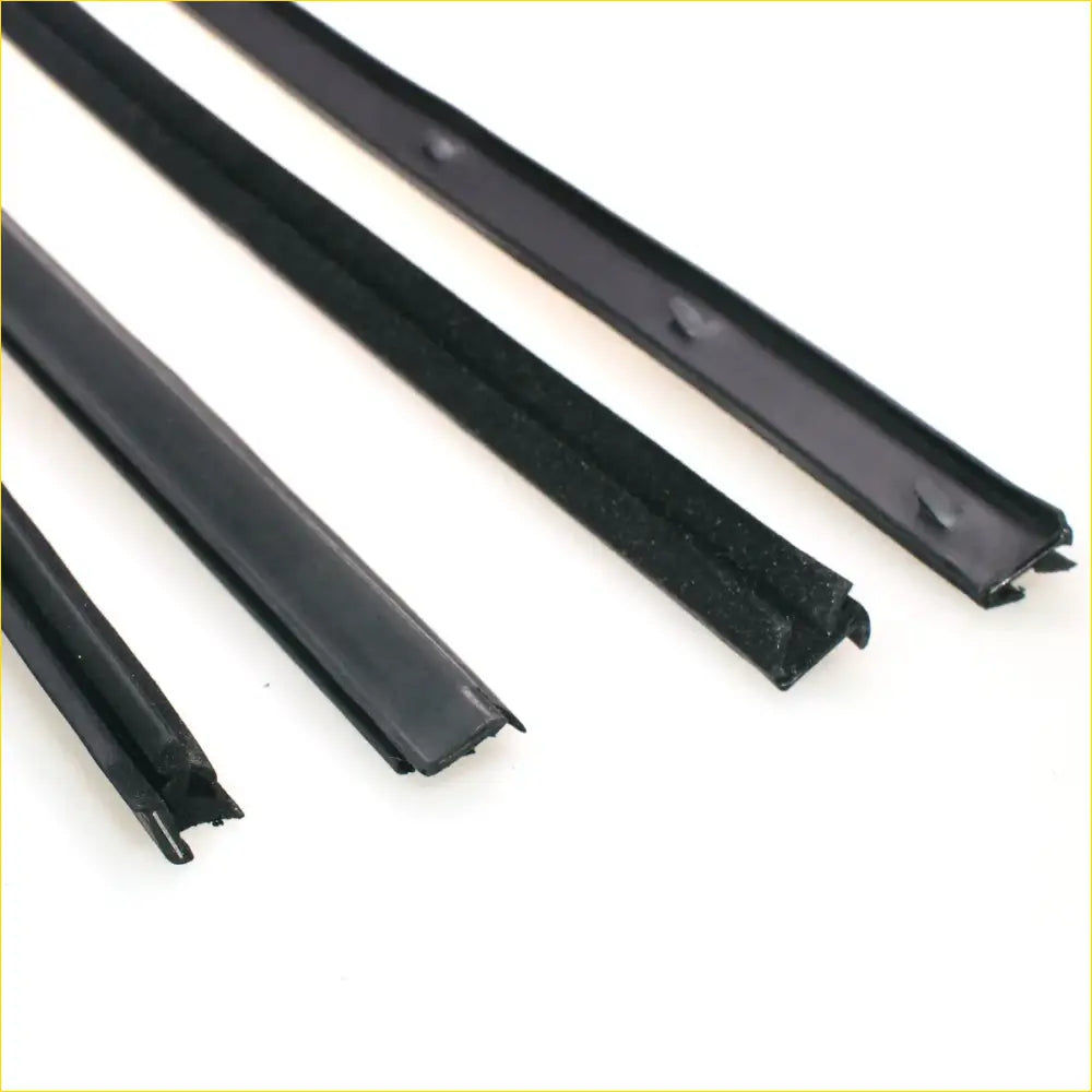 Front Door Belt Moulding for Nissan Navara D21/WD21 Pathfinder - Engine