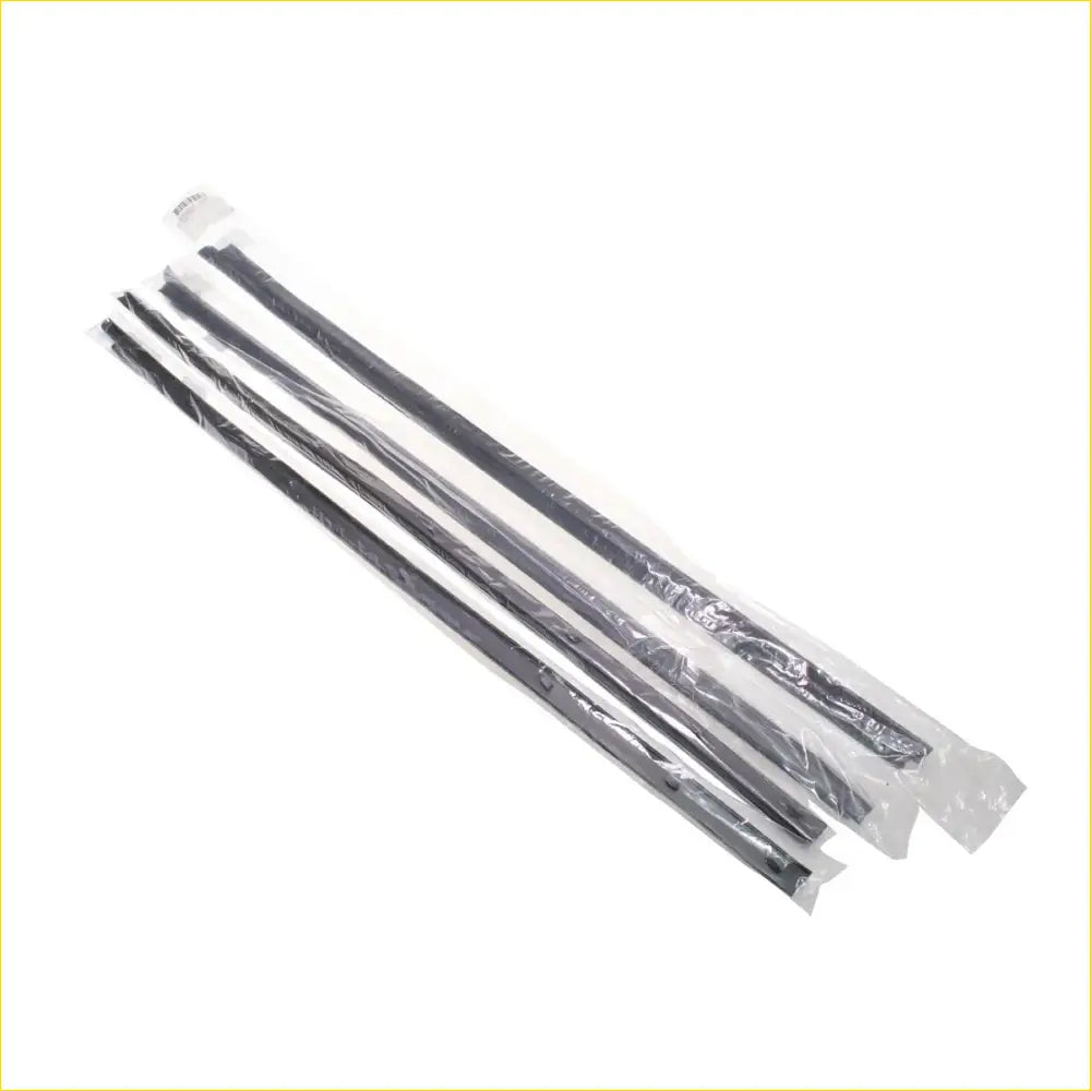 Front Door Belt Moulding for Nissan Navara D21/WD21 Pathfinder - Engine