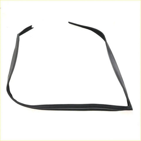 Black rubber front door glass run channel seal for Nissan Patrol Safari Y60 with smooth flexible texture and tapered ends