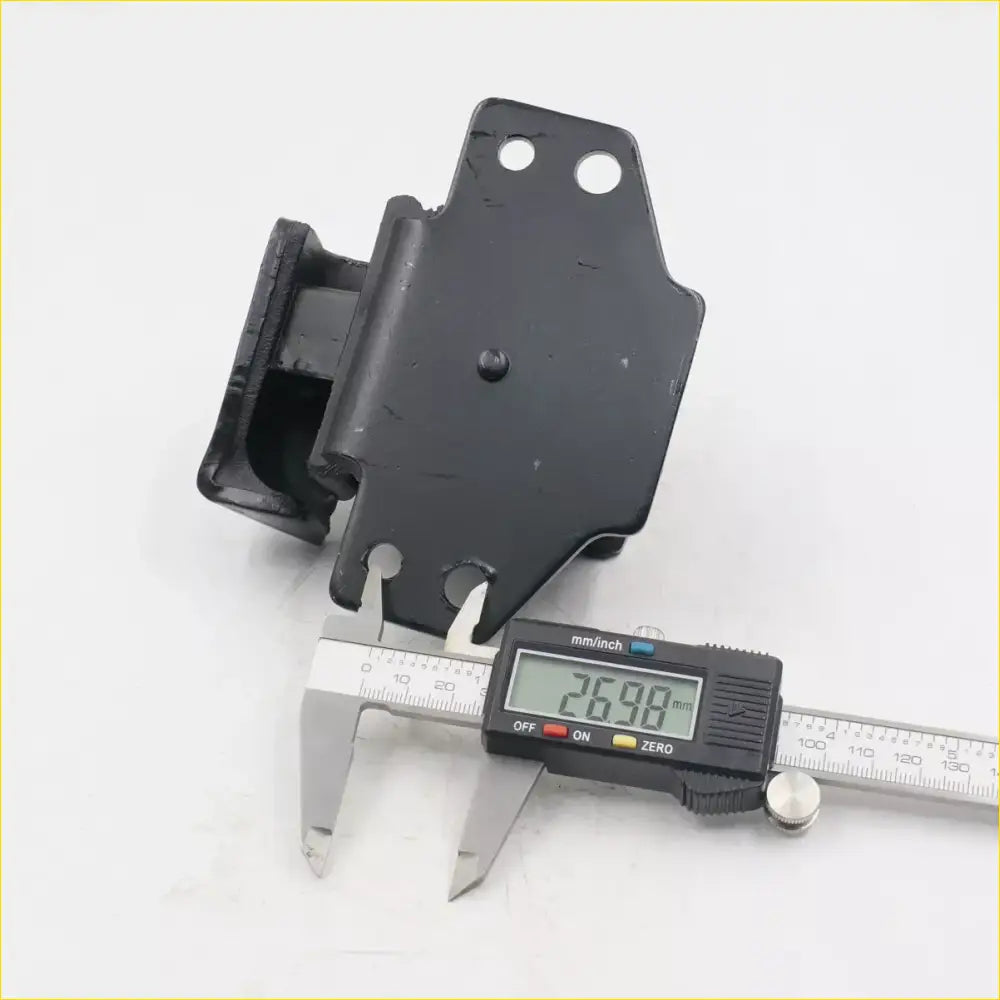 Front Engine Mount Insulator for Datsun Nissan 720 SD23 SD25 1980-1986