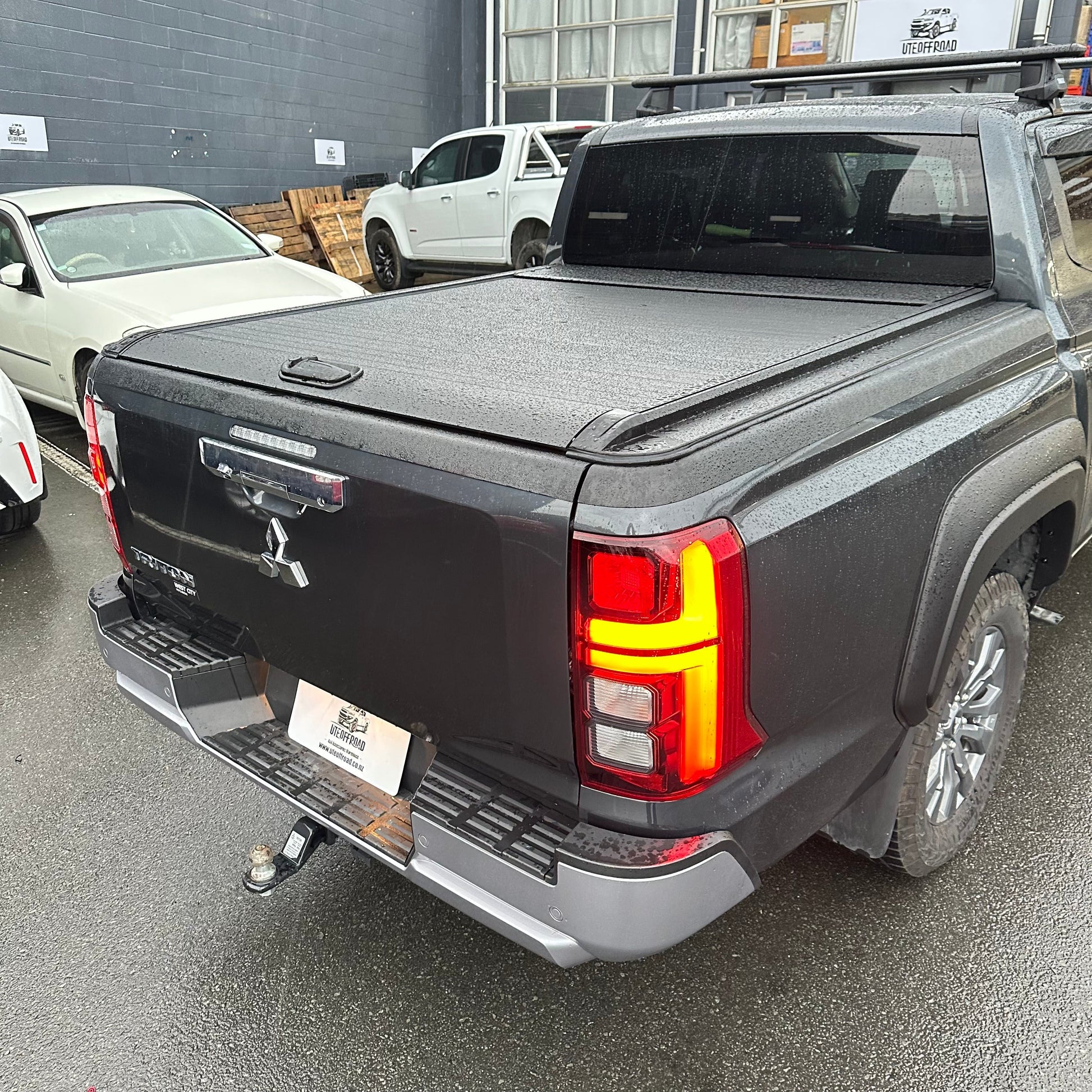Manual Roller Shutter/Tonneau Cover for Mitsubishi Triton 2024+