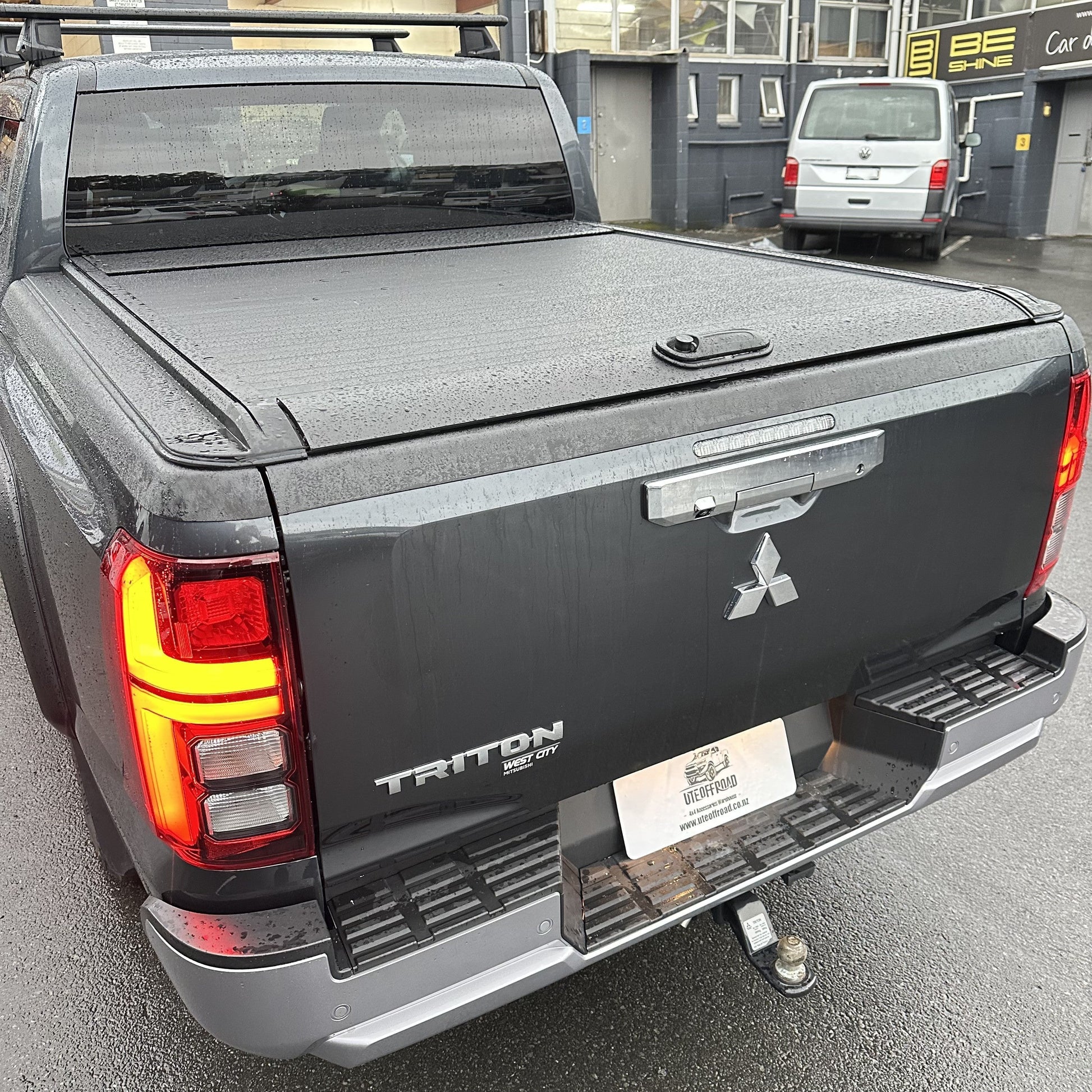 Manual Roller Shutter/Tonneau Cover for Mitsubishi Triton 2024+