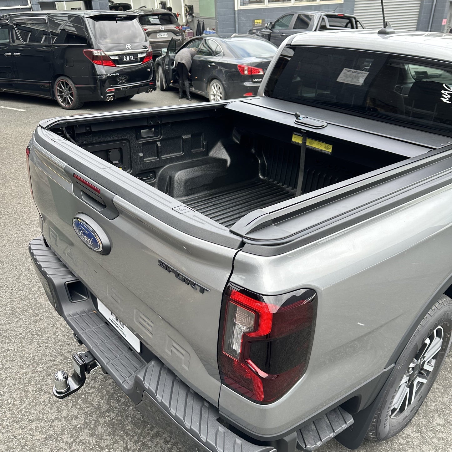 Manual Roller Shutter/Tonneau Cover for Volkswagen Amarok 2023+
