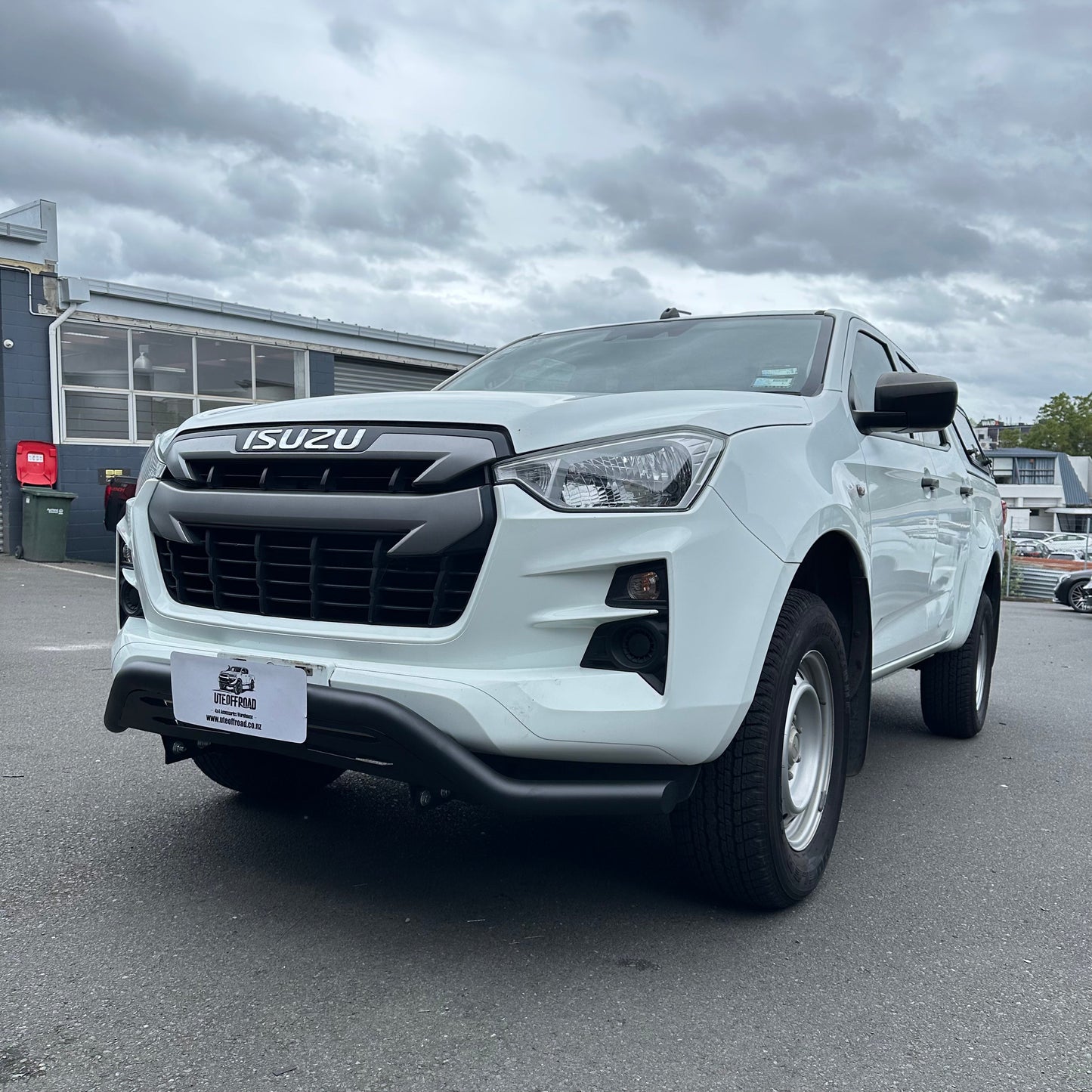 Nudge bar (Compatible Front Sensors) Isuzu D-Max 2021-2023 Black Q1