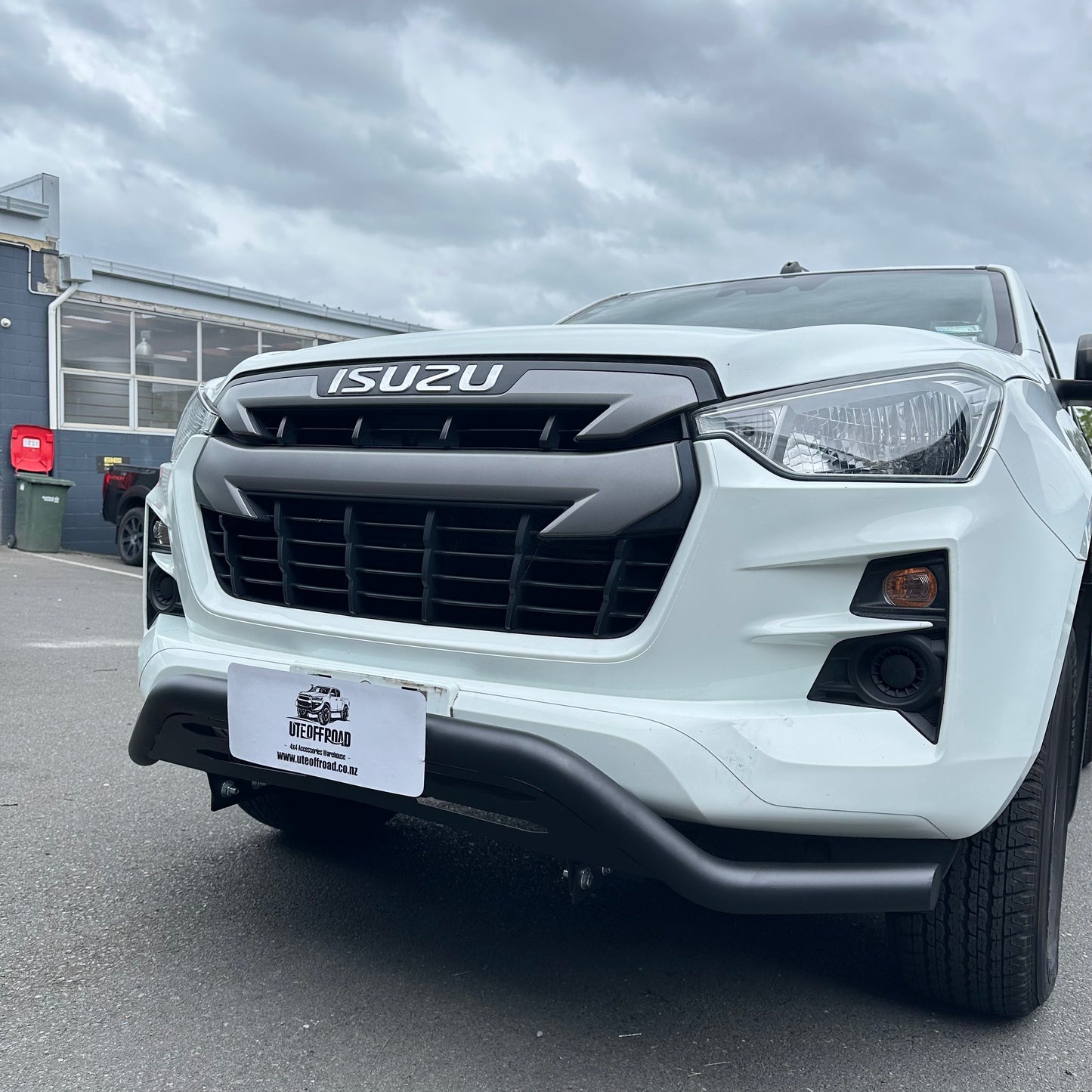 Nudge bar (Compatible Front Sensors) Isuzu D-Max 2021-2023 Black Q1