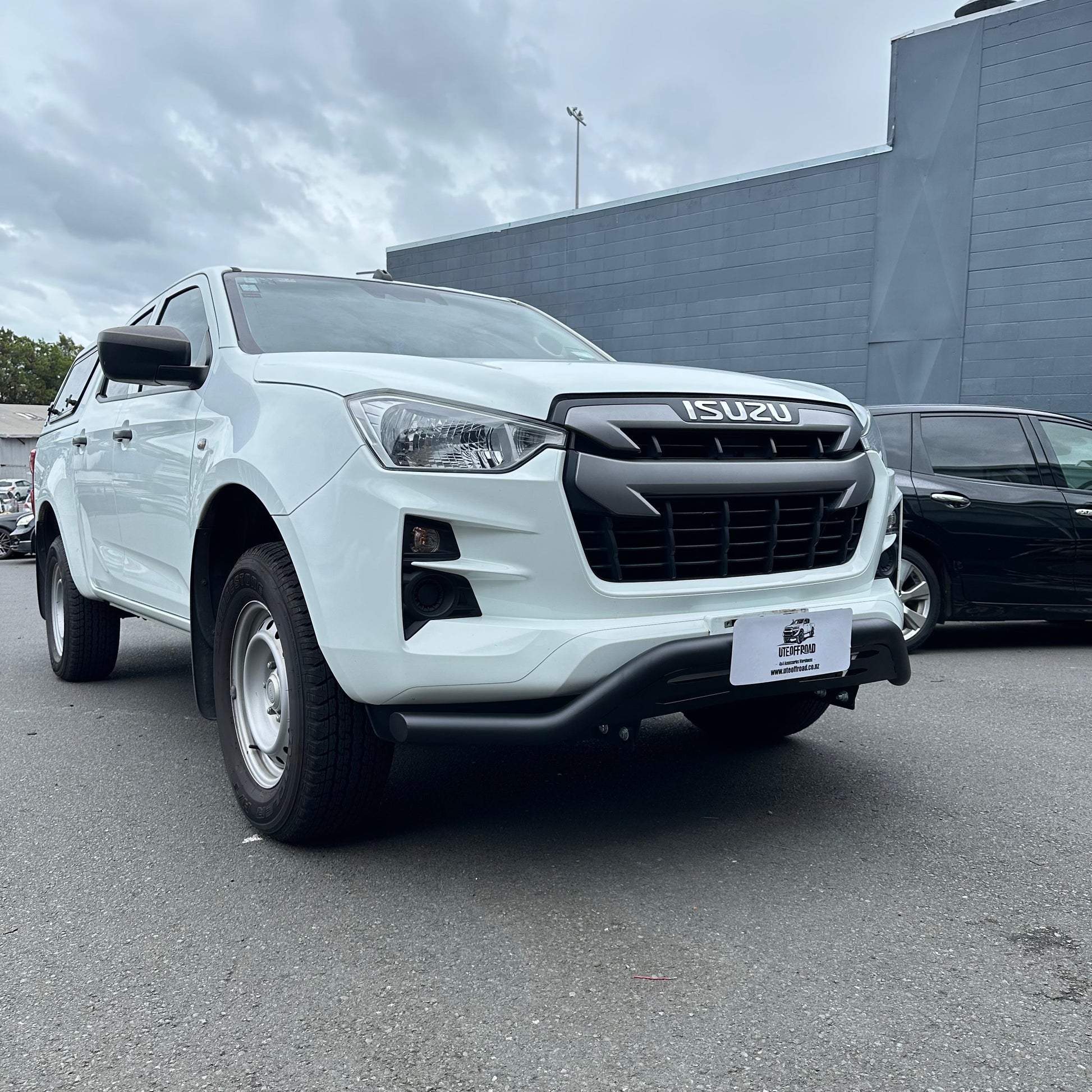 Nudge bar (Compatible Front Sensors) Isuzu D-Max 2021-2023 Black Q1