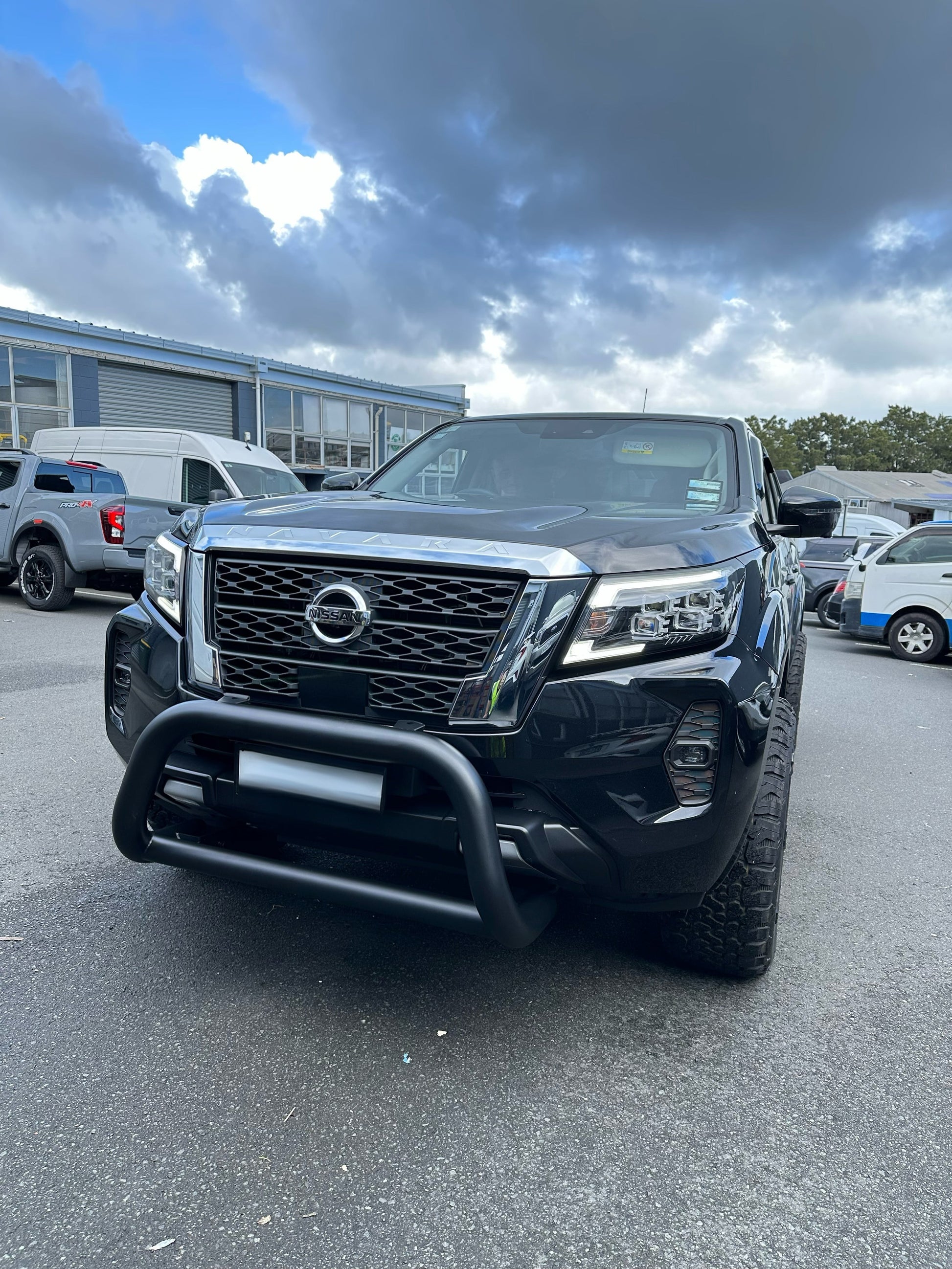 Nudge Bar (Compatible Front Sensors) Medium Size Nissan Navara 2021+