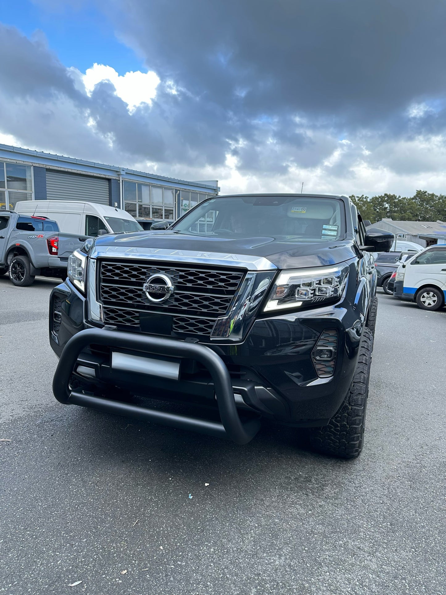 Nudge Bar (Compatible Front Sensors) Medium Size Nissan Navara 2021+