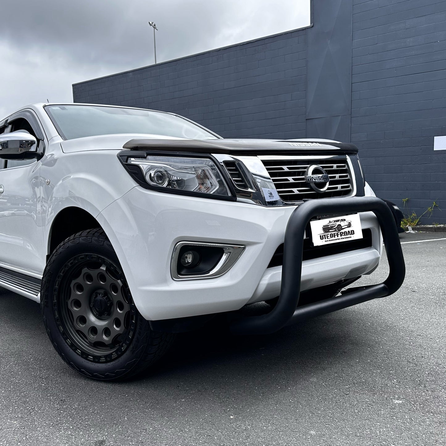 Nudge Bar (Compatible Front Sensors) Nissan Navara NP300 2015-2020