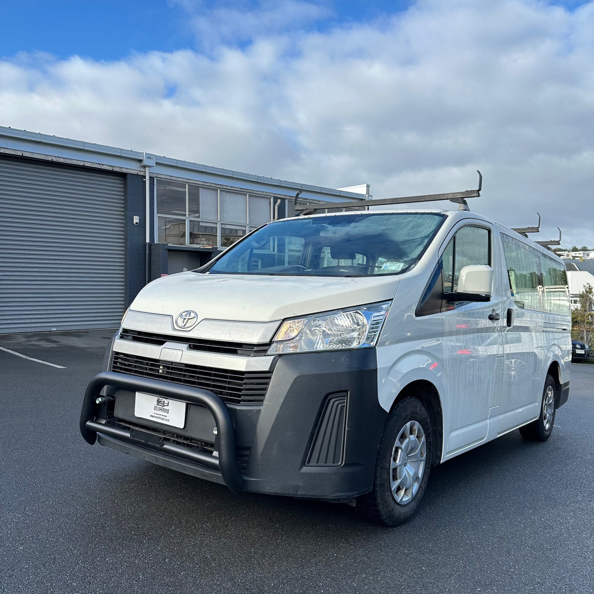 Nudge Bar Toyota Hiace 2019+ Matte Black