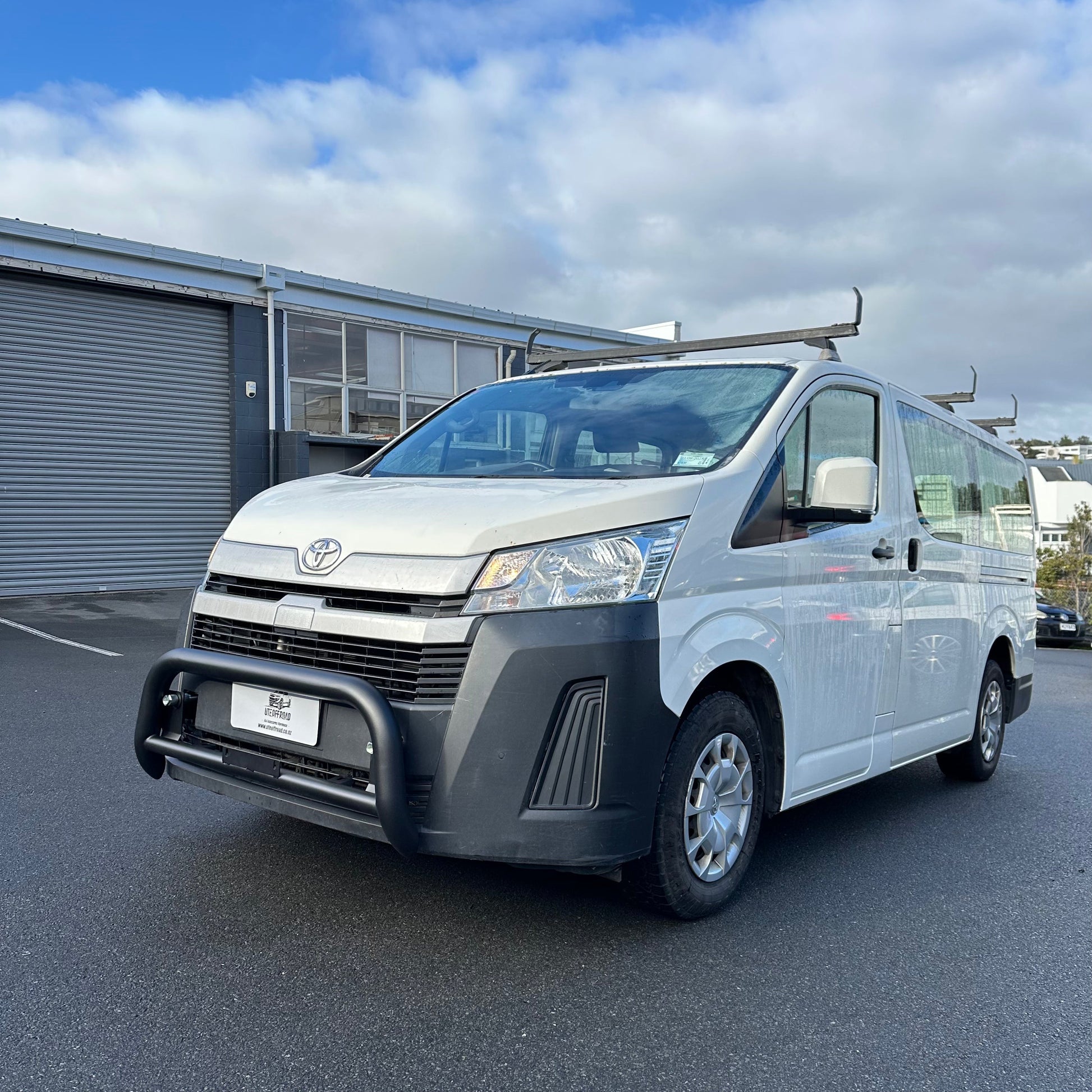 Nudge Bar Toyota Hiace 2019+ Matte Black